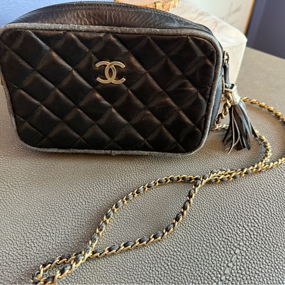 Chanel Black Quilted Women's Bag - Picture 2 of 6